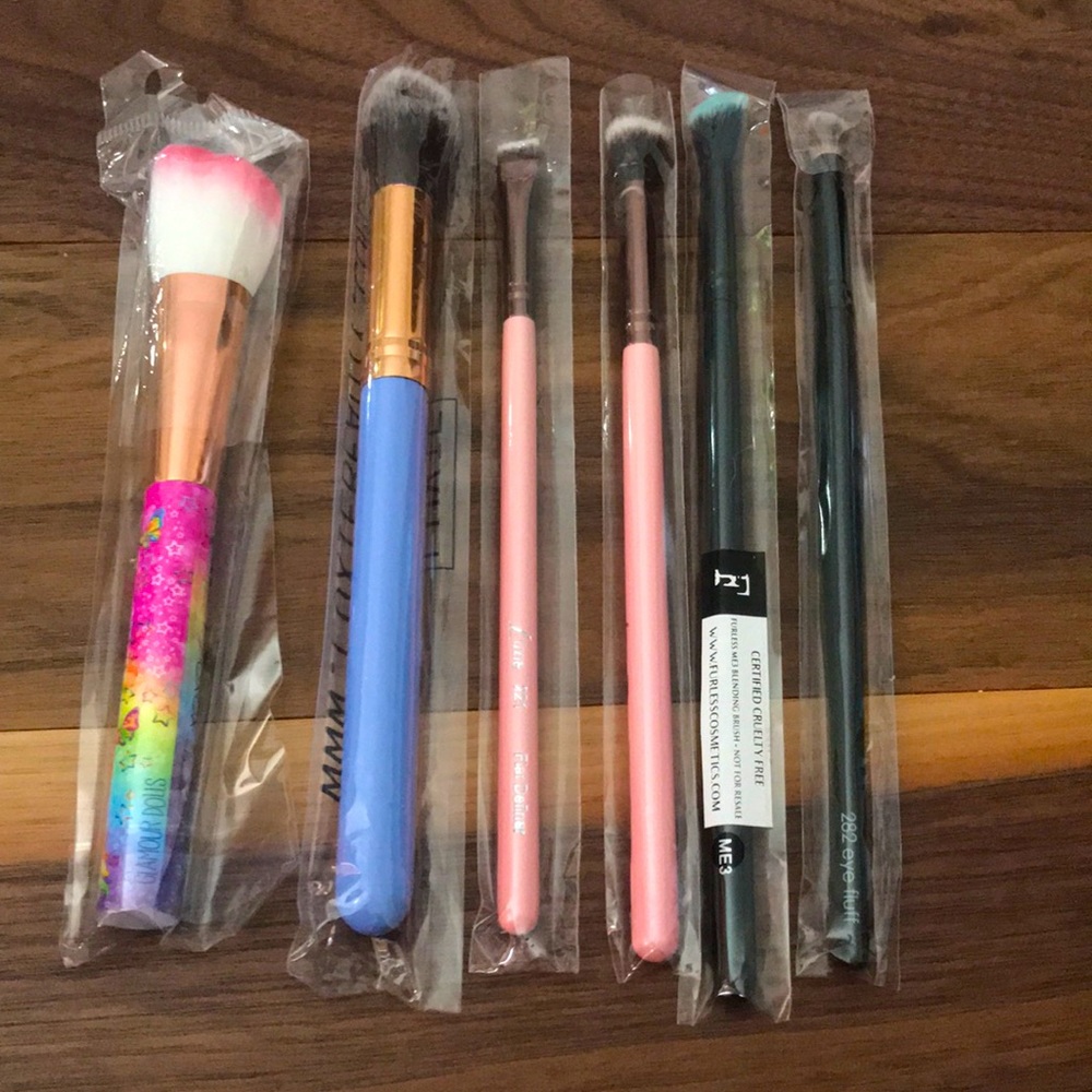 Neverused Makeup Brushes Eyes & Cheeks